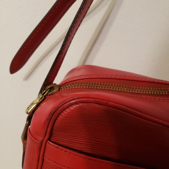 Louis Vuitton Red Epi Trocadero Crossbody - Picture 13 of 16